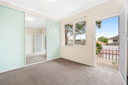 2-Bedroom Apartment in Prime Brighton-Le-Sands Location - Photo 2