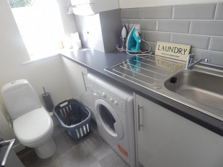 1 bedroom in a house share to rent - Photo 4