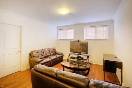 Condo for rent, Montréal (Ville-Marie) - Photo 2