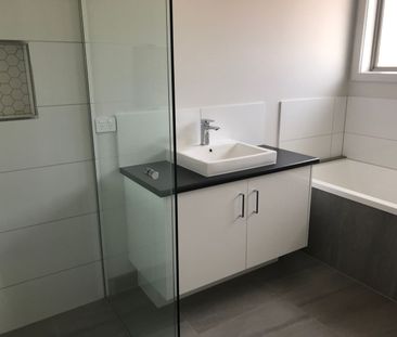 3 BEDROOM TOWNHOUSE - Photo 6