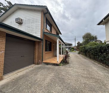 Lakeside Townhouse! - Photo 5