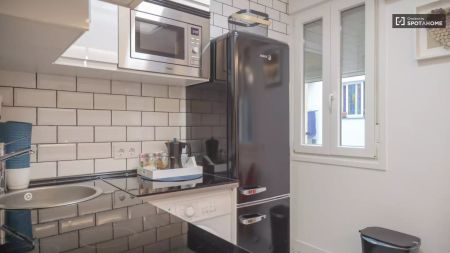 2-bedroom apartment for rent in Embajadores, Madrid. - Photo 3