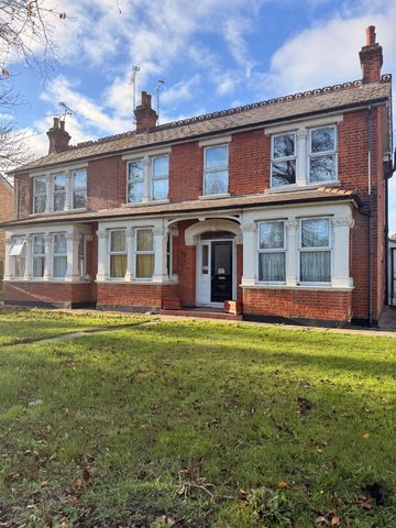 Flat 4, Rayleigh Road, Benfleet, Essex, SS7 - Photo 5