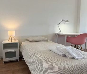 Avenida 25 de Abril de 1974, Almada, Setúbal Municipality 2800 - Photo 3