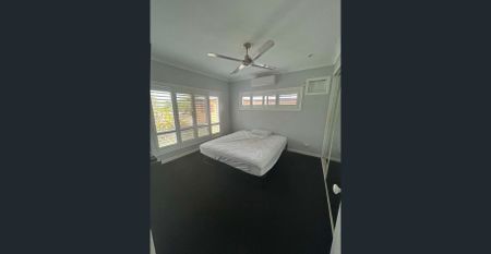 Spacious Family Home with a pool! - Photo 4