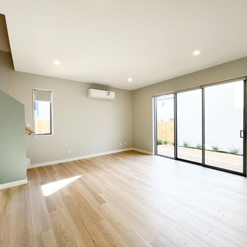 4 Bedrooms on Dexter Ave - Photo 1