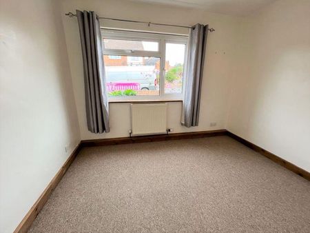 2 bedroom ground floor flat to rent - Photo 3