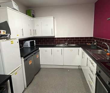 1 bedroom in a house share to rent - Photo 6