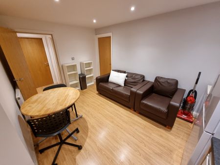 3 Bed Student Accommodation - Photo 2