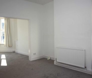 2 Bedroom House - Terraced - Photo 4