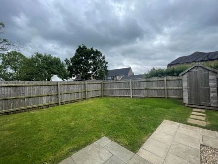 28 Hutton Way, - Photo 5