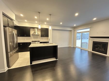 For Lease - 383 Mango Street, Blossom Park - Airport and Area, Ontario - Photo 2