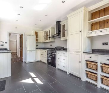 Well presented and spacious family home with access to Sevenoaks ma... - Photo 3