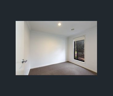 4 Peppermint Lane North, Melton, Vic 3337 - Photo 6