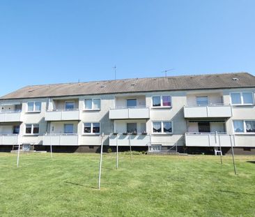 Hervorragende Erdgeschoss-Wohnung mit Balkon / komplett modernisiert - Photo 2