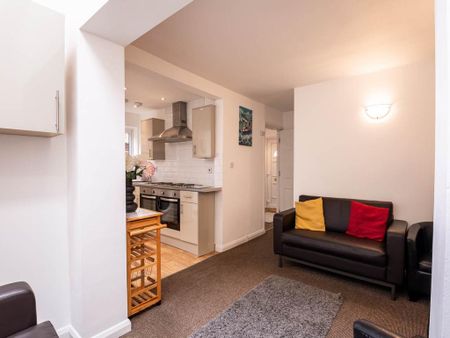 6 bedroom house to rent - Photo 2