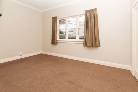 3 Bedroom brick and tile beauty - Photo 5