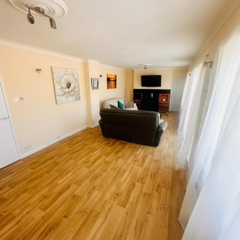 1 bedroom in a house share to rent - Photo 1