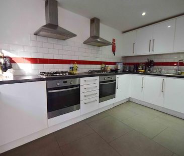 1 bedroom in a house share to rent - Photo 3