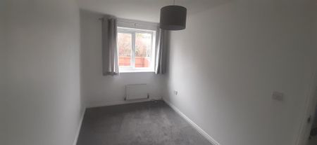 NEWLY REFURBISHED HOME – rare to market – immaculate 3 bed semi located in a quiet cul-de-sac to let in Bradford - Photo 5