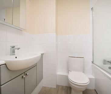 Shaw Drive, WALTON-ON-THAMES, KT12 - Photo 6