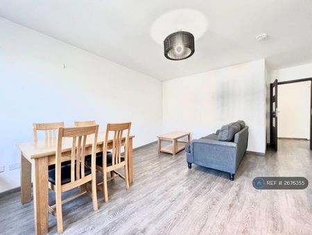 2 bedroom flat to rent - Photo 2