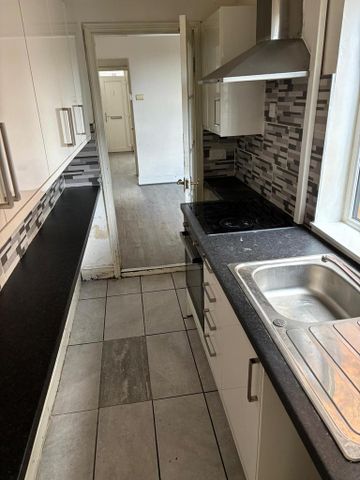 3 bedroom terraced house to rent - Photo 5