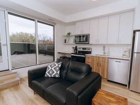 Gertrude Avenue - Photo 2