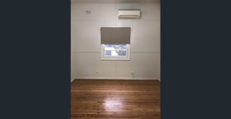 Lovely 3 Bedroom Home within walking distance to all amenities - Photo 5