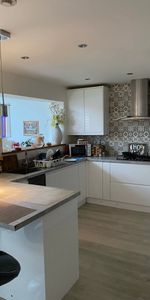 1 Bed Semi-Detached House, Warren Crescent, SO16 - Photo 3