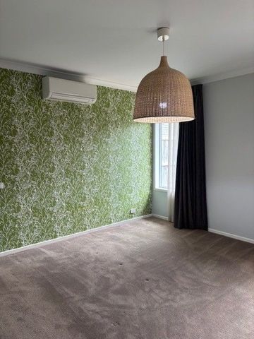 Modern Coastal Living in the Heart of Torquay! - Photo 2