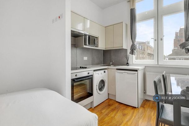 Studio to rent - Photo 1