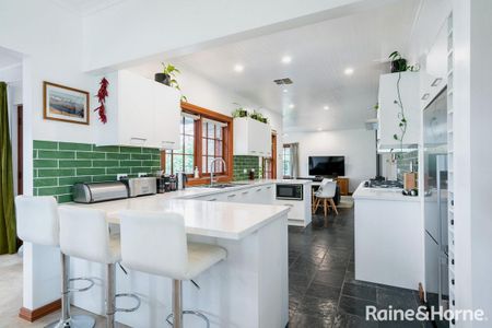 Perfectly Presented Family Home - 8-Month Rental - Photo 4