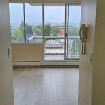 Bachelor suite near downtown for rent - Photo 4