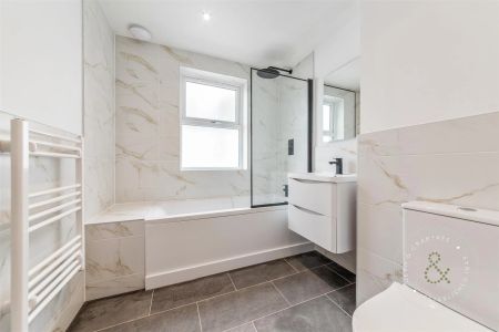 1 Bedroom Flat - Photo 3