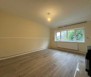 Flat to rent on - Photo 1