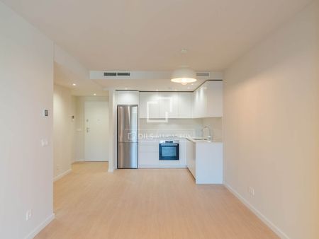 Excellent 3 Bedroom apartment with 6m² terrace for rent in Ruzafa, Valencia - Photo 2
