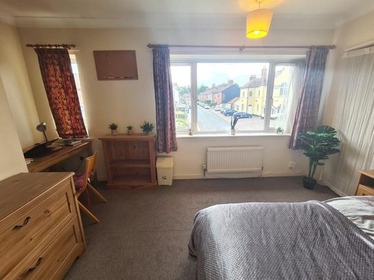 1 bedroom in a house share to rent - Photo 1