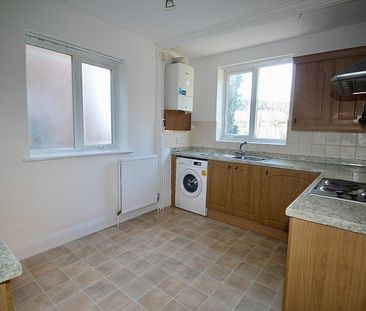 2 Bedroom Maisonette - Lower To Let - Photo 4