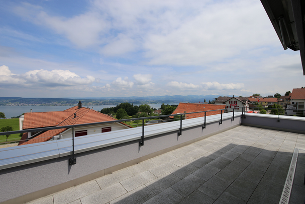 Attikawohnung mit Blick auf den Zürichsee - Photo 1