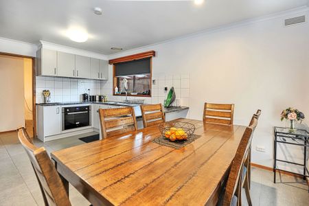 130 Learmonth Road, Wendouree - Photo 5