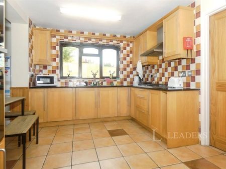 5 bedroom detached house to rent - Photo 4