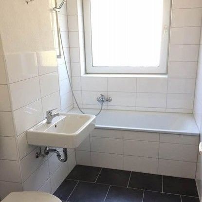 Einziehen und wohlfühlen: bezugsfertige 2,5-Zi.-Wohnung - Photo 1