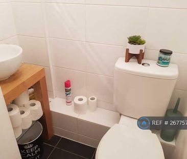 1 bedroom in a flat share to rent - Photo 4