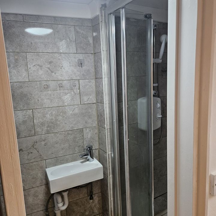 Studio Flat, Pasteur Gardens, N18 - Photo 1