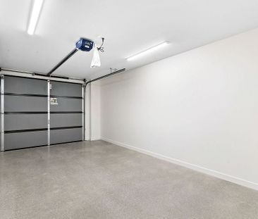 2 Bed, 2 Bath Townhouse with Garage! - Photo 5