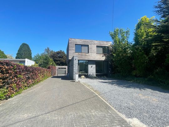 Genk, Huiskensweier 35: Ruime woning met magazijn, kantoorruimte, ruime garage, opslagplaats, 3 slaapkamers, 2 badkamers,... op 53a62ca vlot bereikbaar vlakbij Natuurgebied "De Maten". - Foto 1
