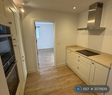2 bedroom semi-detached house to rent - Photo 2