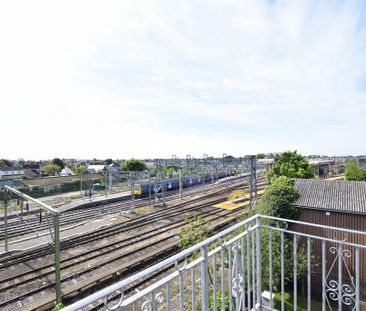 2 bedroom ground floor flat to rent - Photo 1