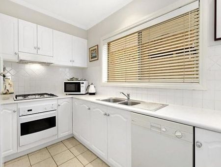 119 The Crescent, Kensington VIC 3031 - Photo 2